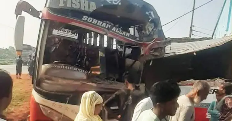 ময়মনসিংহে বাস দুর্ঘটনায় বাবা-ছেলের মৃত্যু, আহত ১৫